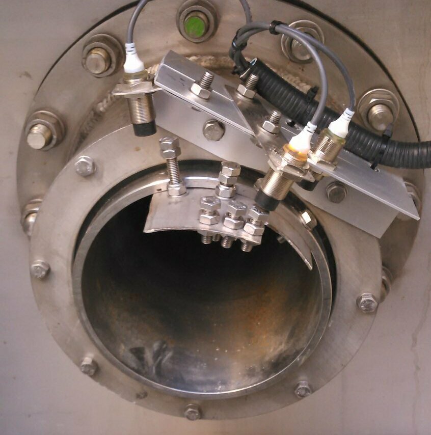 Пример монтажа датчиков для автоматизации систем на молочном заводе